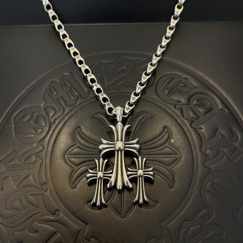 Ch*0me He**ts necklaces